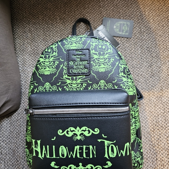 NWT. Loungefly NBC backpack. - Picture 2 of 8